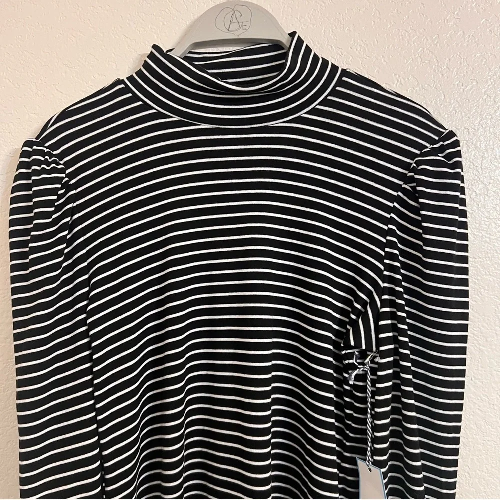 Draper James blouse Womens
Mockneck Long Sleeve Black and White
Stripe Size M - Picture 3 of 9
